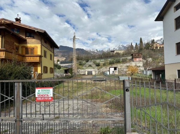 locale commerciale in vendita a Berzo Inferiore