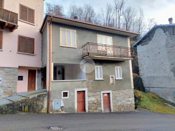 casa indipendente in vendita a Bienno in zona Prestine