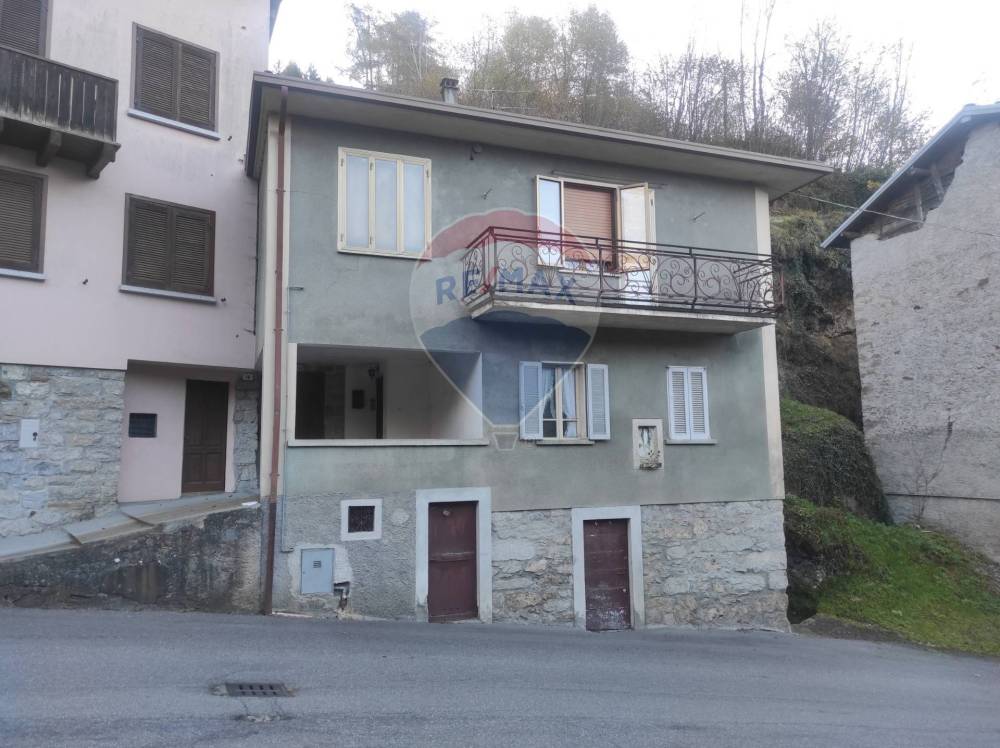casa semindipendente in vendita a Bienno in zona Prestine