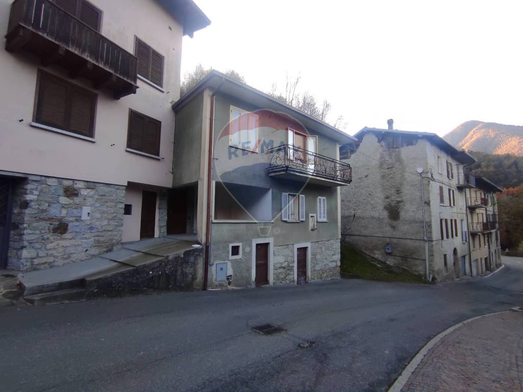 appartamento in vendita a Bienno in zona Prestine