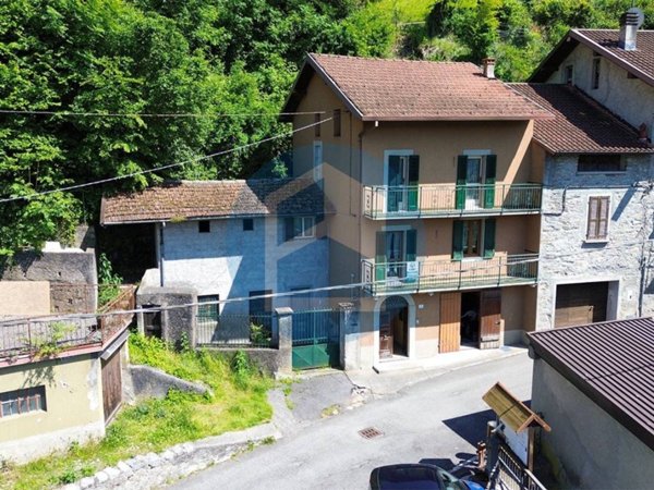 casa indipendente in vendita a Bienno in zona Prestine