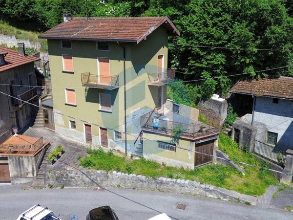 casa indipendente in vendita a Bienno in zona Prestine