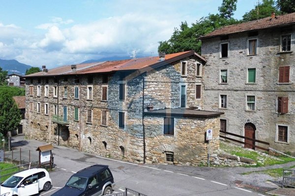 appartamento in vendita a Bienno in zona Prestine