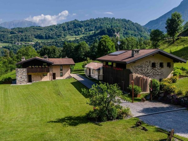 appartamento in vendita a Bienno in zona Prestine