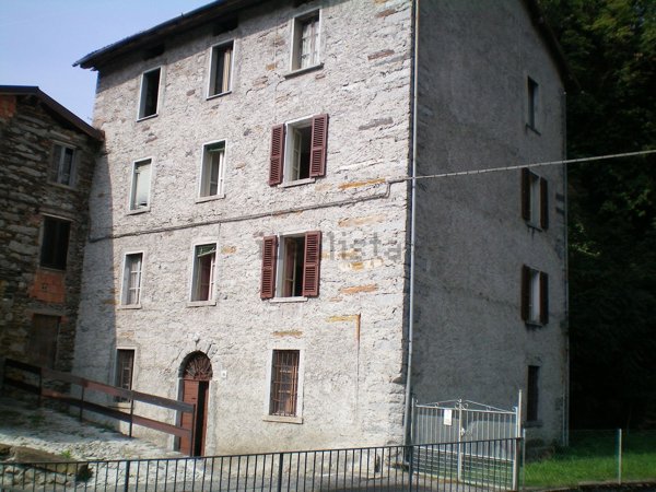 casa indipendente in vendita a Bienno in zona Prestine