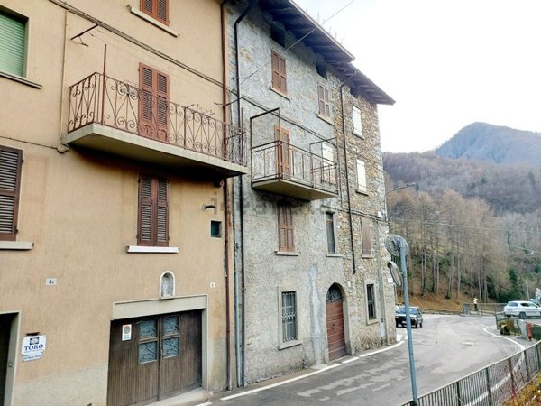casa indipendente in vendita a Bienno in zona Prestine