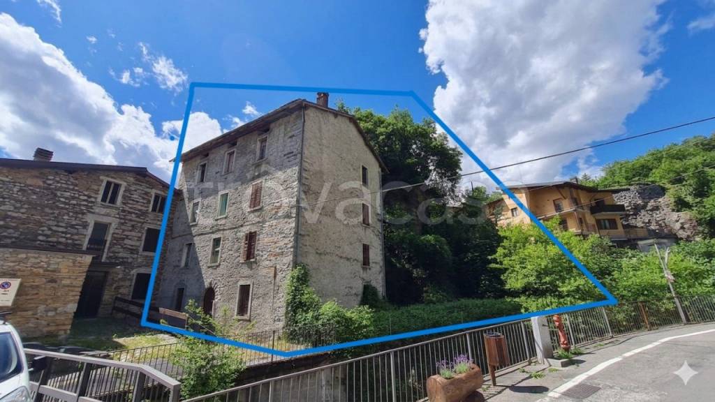 casa indipendente in vendita a Bienno in zona Prestine