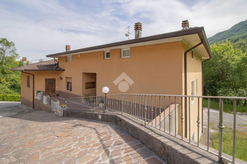 casa indipendente in vendita a Bione