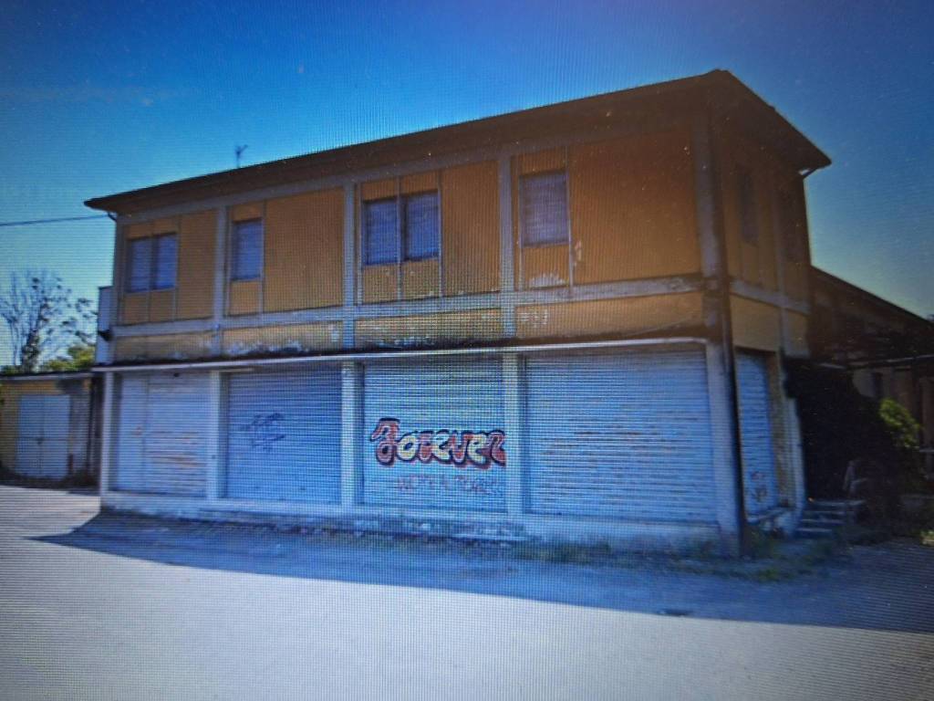 locale commerciale in vendita a Borgo San Giacomo