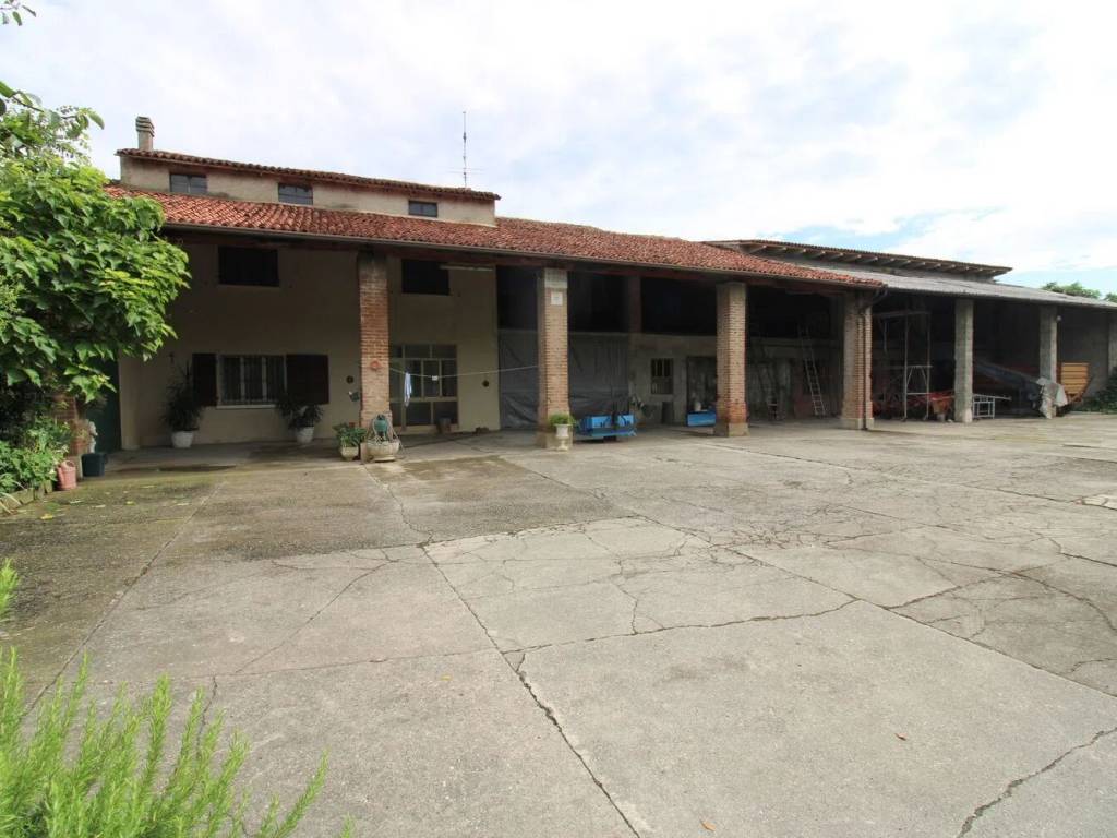 casa indipendente in vendita a Borgo San Giacomo in zona Padernello