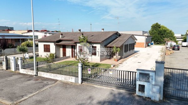 casa indipendente in vendita a Borgo San Giacomo