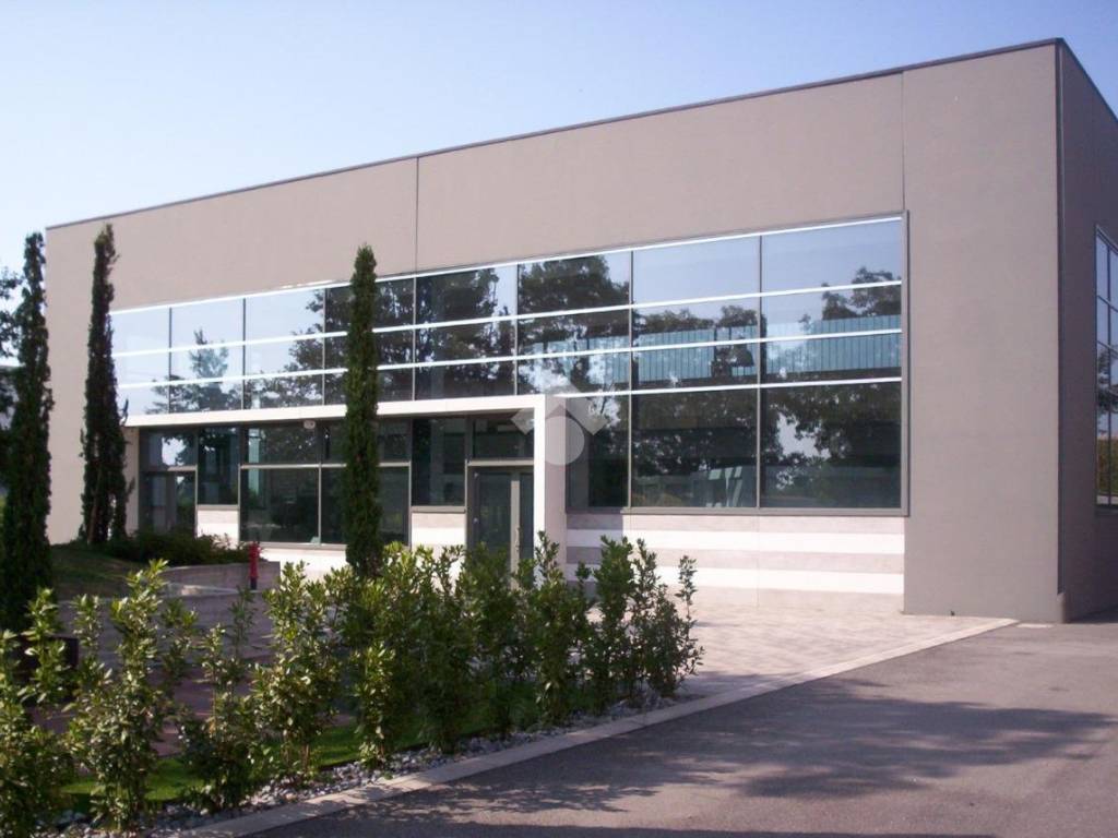 locale commerciale in vendita a Borgo San Giacomo