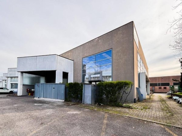 locale commerciale in vendita a Borgo San Giacomo