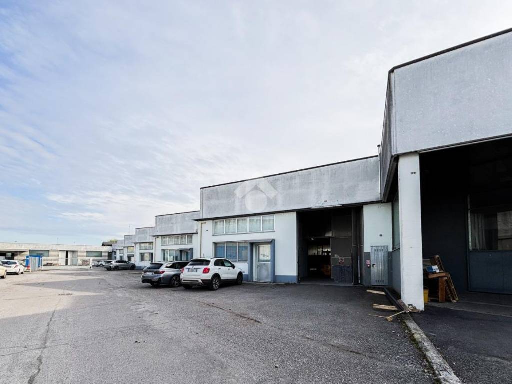 locale commerciale in vendita a Borgo San Giacomo