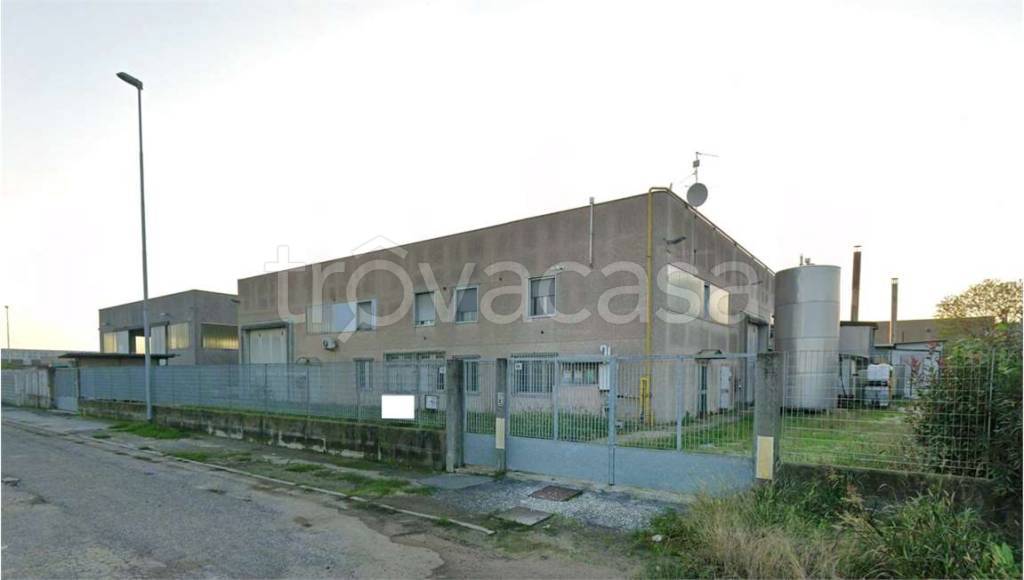 locale commerciale in vendita a Borgo San Giacomo