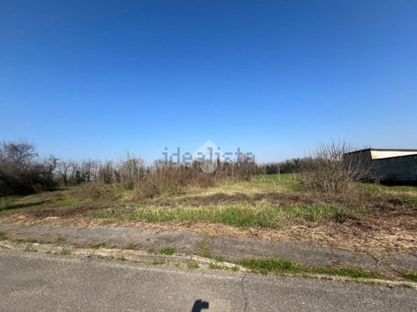 terreno edificabile in vendita a Borgo San Giacomo in zona Acqualunga