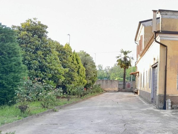 casa indipendente in vendita a Borgo San Giacomo in zona Acqualunga