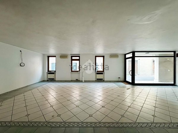 locale commerciale in vendita a Borgo San Giacomo