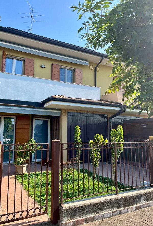 casa indipendente in vendita a Borgo San Giacomo in zona Motella