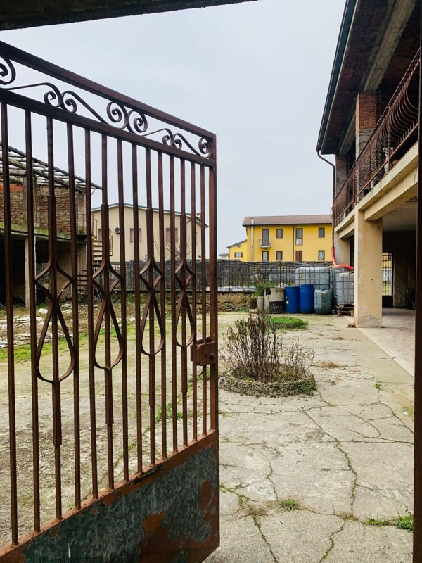 terreno edificabile in vendita a Borgo San Giacomo