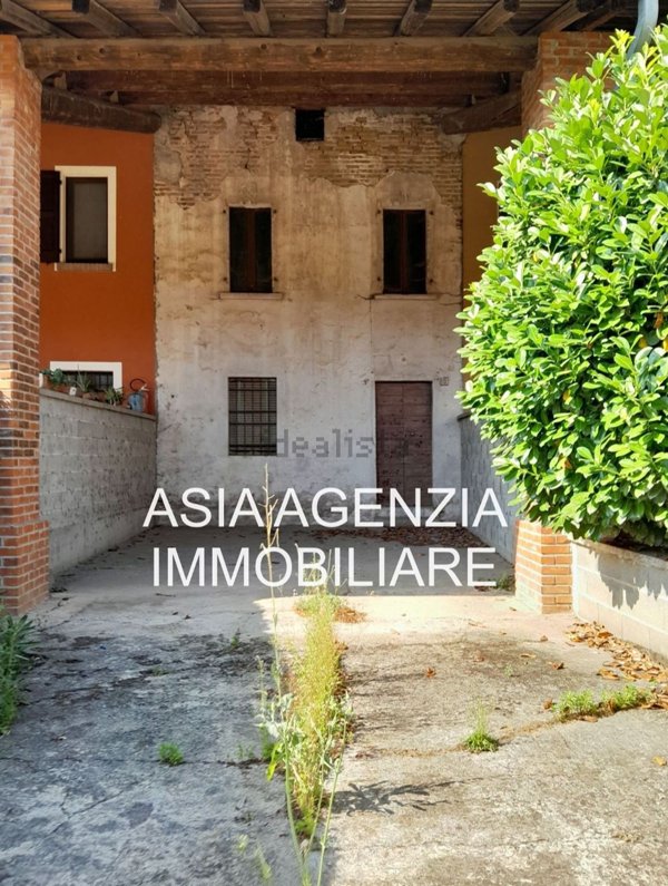 casa indipendente in vendita a Borgo San Giacomo in zona Farfengo