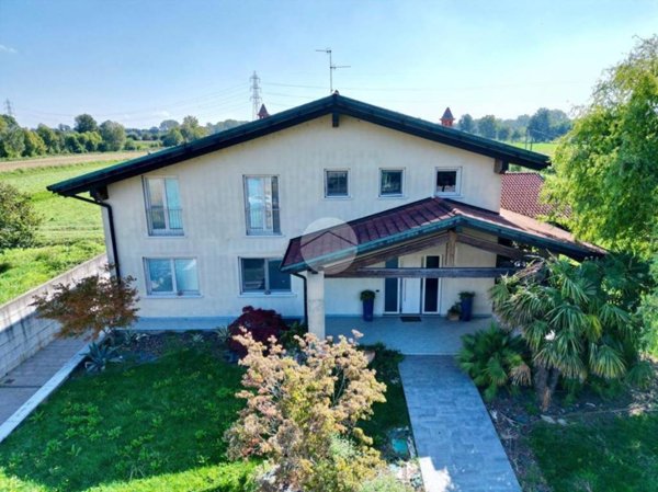 casa indipendente in vendita a Borgo San Giacomo in zona Farfengo