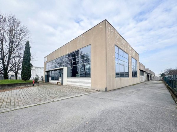 locale commerciale in vendita a Borgo San Giacomo