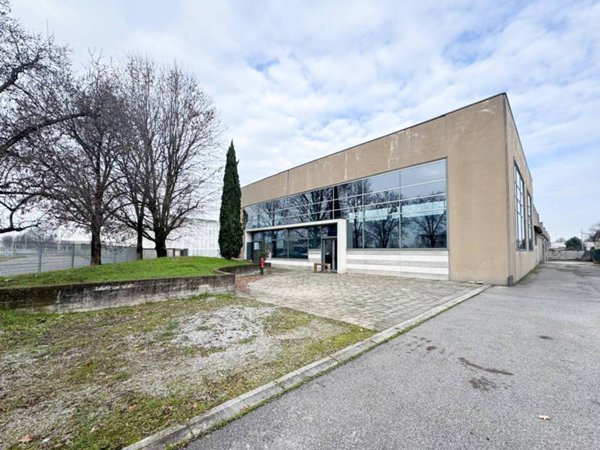 locale commerciale in vendita a Borgo San Giacomo