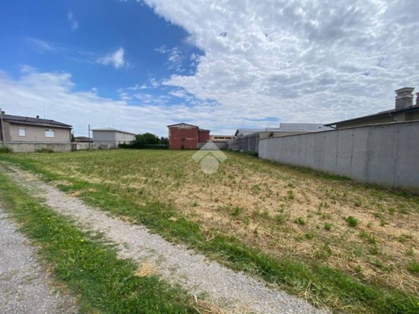 terreno edificabile in vendita a Borgo San Giacomo