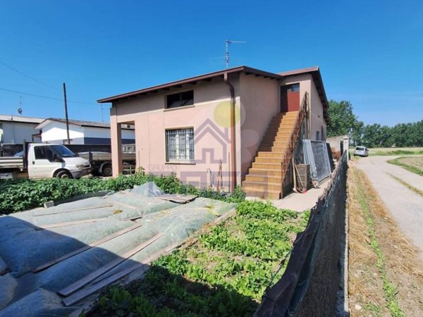 casa indipendente in vendita a Borgo San Giacomo