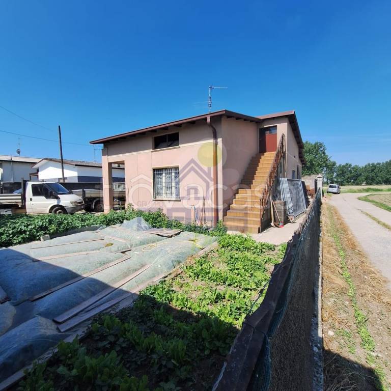 casa indipendente in vendita a Borgo San Giacomo