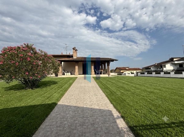 casa indipendente in vendita a Borgo San Giacomo