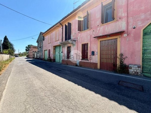 casa indipendente in vendita a Borgo San Giacomo in zona Acqualunga