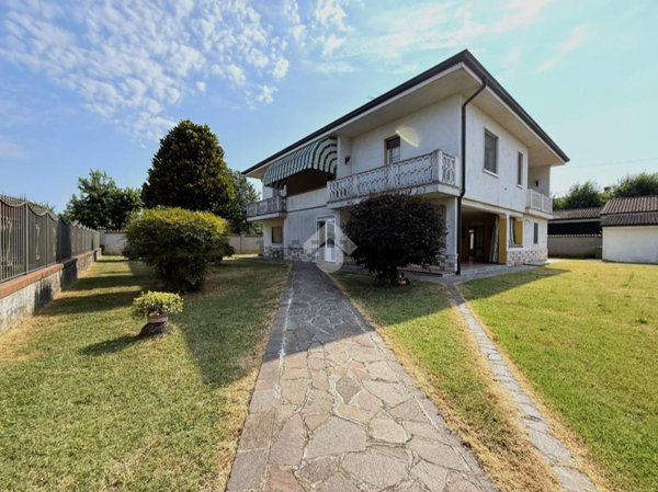 casa indipendente in vendita a Borgo San Giacomo in zona Farfengo