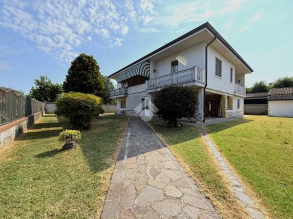 casa indipendente in vendita a Borgo San Giacomo in zona Farfengo