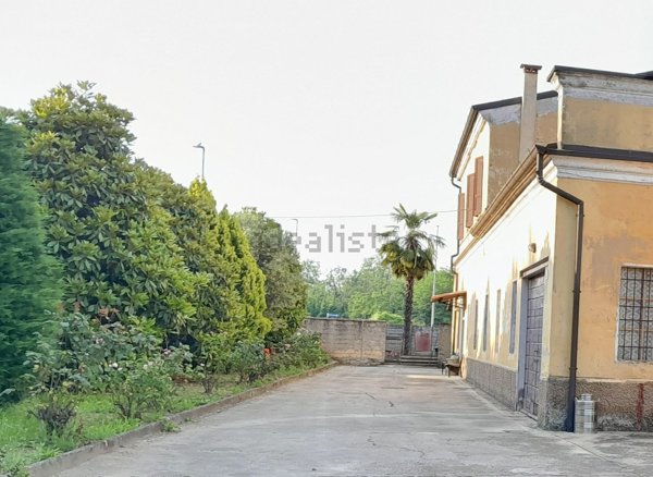 casa indipendente in vendita a Borgo San Giacomo in zona Acqualunga