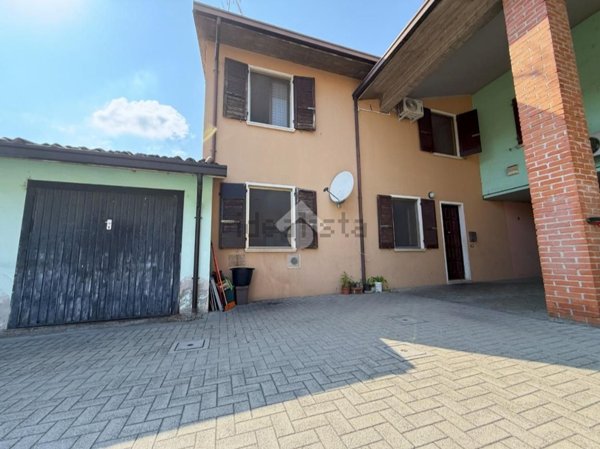casale in vendita a Borgo San Giacomo