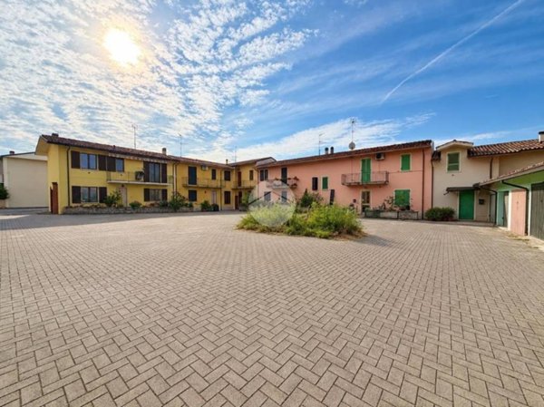 casa indipendente in vendita a Borgo San Giacomo
