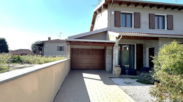 casa indipendente in vendita a Borgo San Giacomo in zona Motella