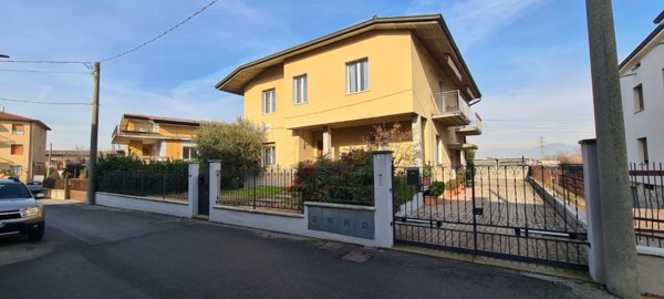 casa indipendente in vendita a Borgosatollo