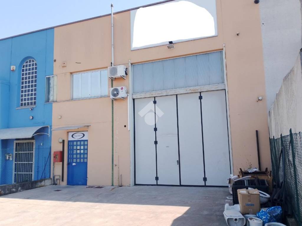 locale commerciale in vendita a Borgosatollo