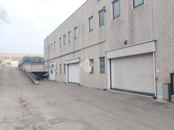 locale commerciale in vendita a Borgosatollo