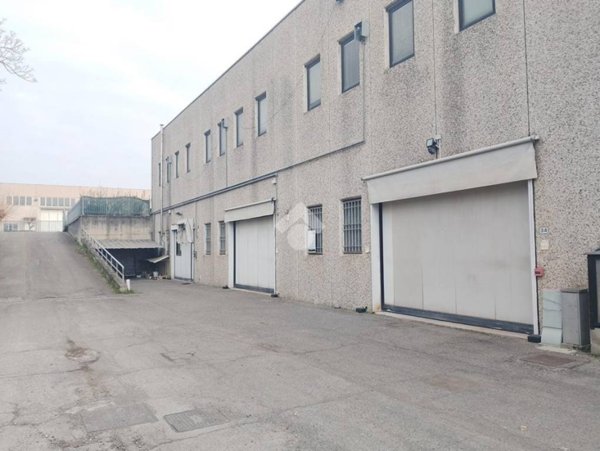 locale commerciale in vendita a Borgosatollo