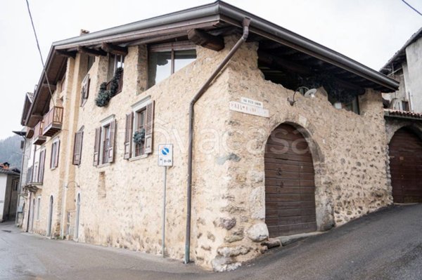 casa indipendente in vendita a Borno