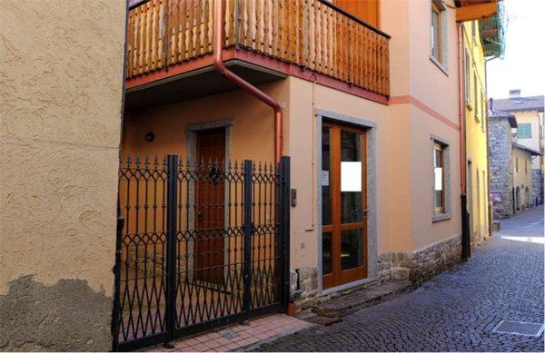 negozio in vendita a Borno