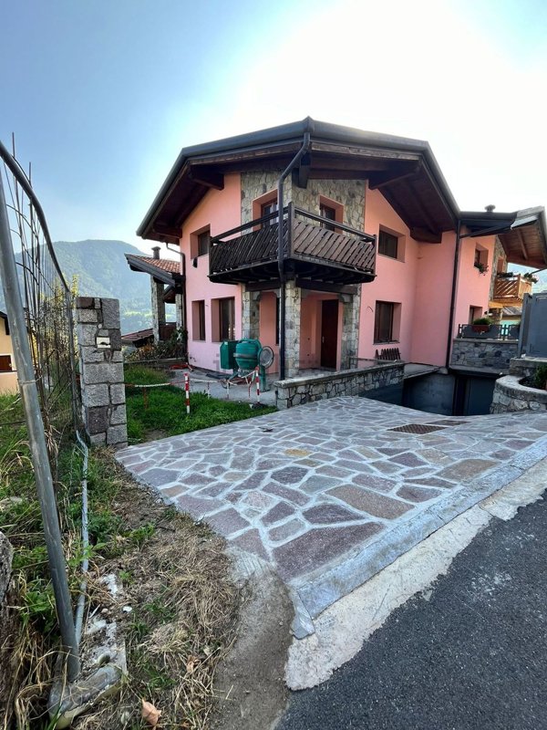 casa indipendente in vendita a Borno