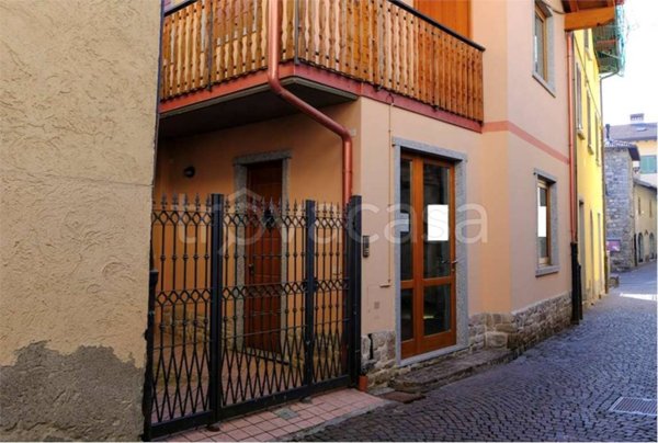 negozio in vendita a Borno