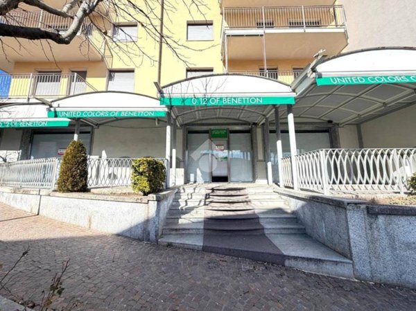 negozio in vendita a Borno