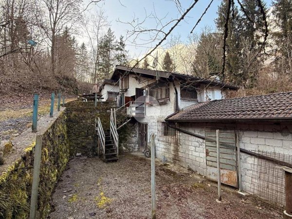 casa indipendente in vendita a Borno