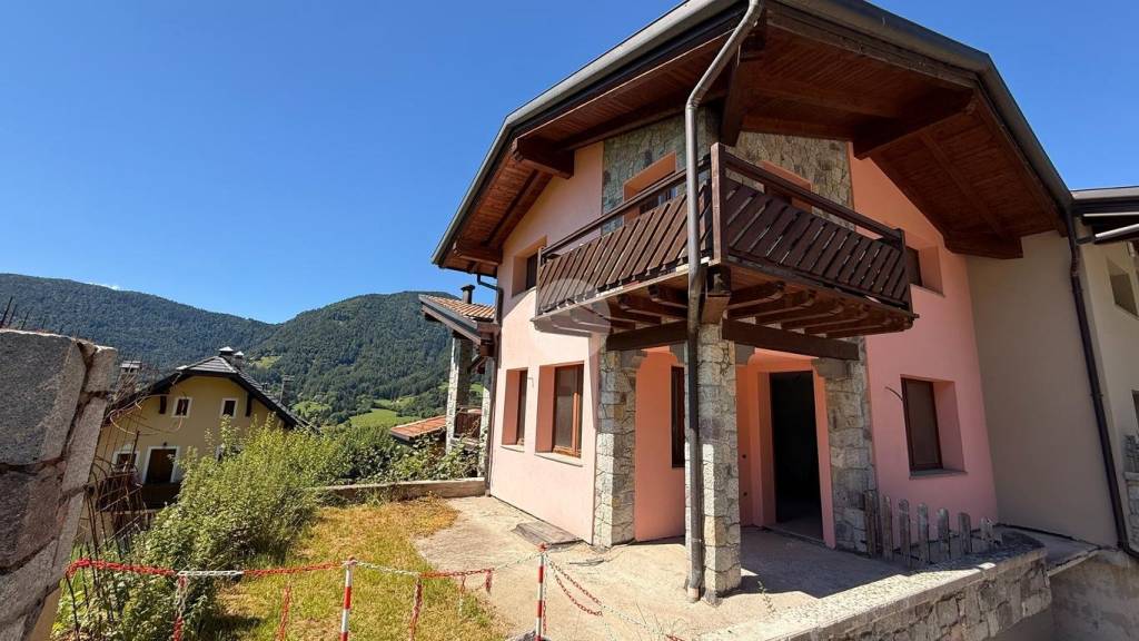 casa indipendente in vendita a Borno
